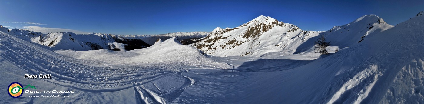 61 La cimetta innevata panoramica sulla Valle di Alboredo mi attira....jpg